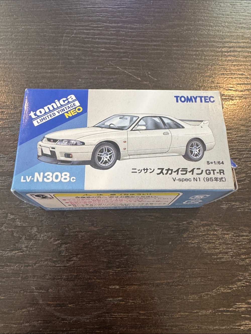 Tomica Limited Vintage Neo 1:64 LV-N308c Nissan Skyline GT-R V-spec N1 (1995)